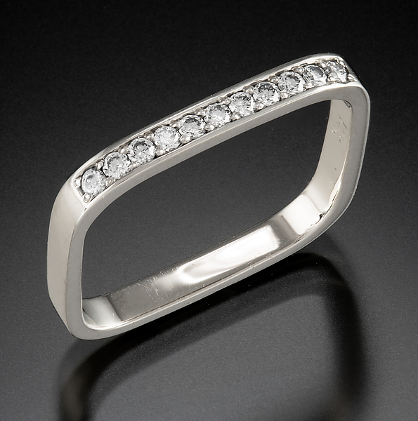 Rounded Square Band with Diamonds