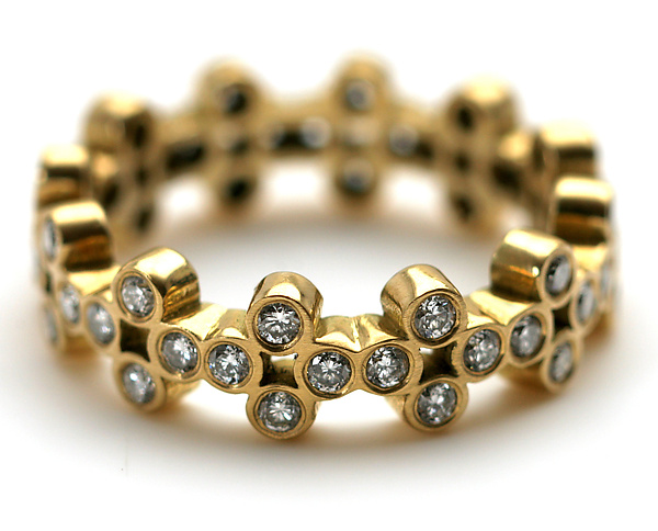 Clover Band with Diamonds